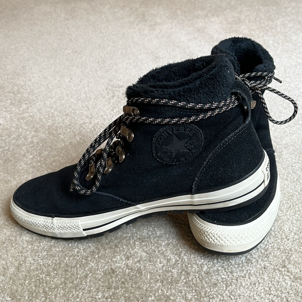 Converse US WOMENS 10 black suede hi-top sneaker